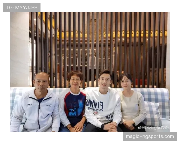 练俊杰训练完直接啃鸡腿？这自律和放纵切换也太真实了